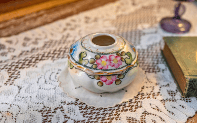 Victorian Hair Receiver: A Beauty Tool From the Past
